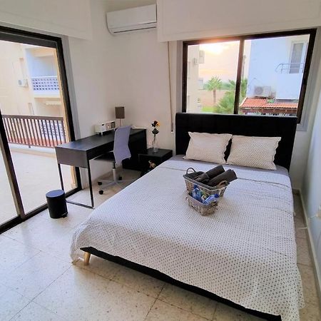 Cozy Beach Apt / 100 Mbit+ Netflix / Near Airport Larnaka Exterior foto