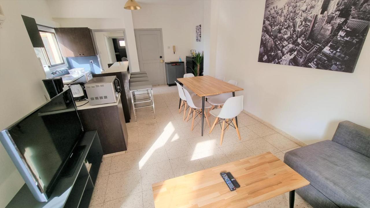 Cozy Beach Apt / 100 Mbit+ Netflix / Near Airport Larnaka Exterior foto