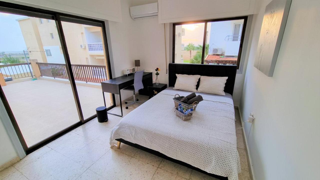 Cozy Beach Apt / 100 Mbit+ Netflix / Near Airport Larnaka Exterior foto