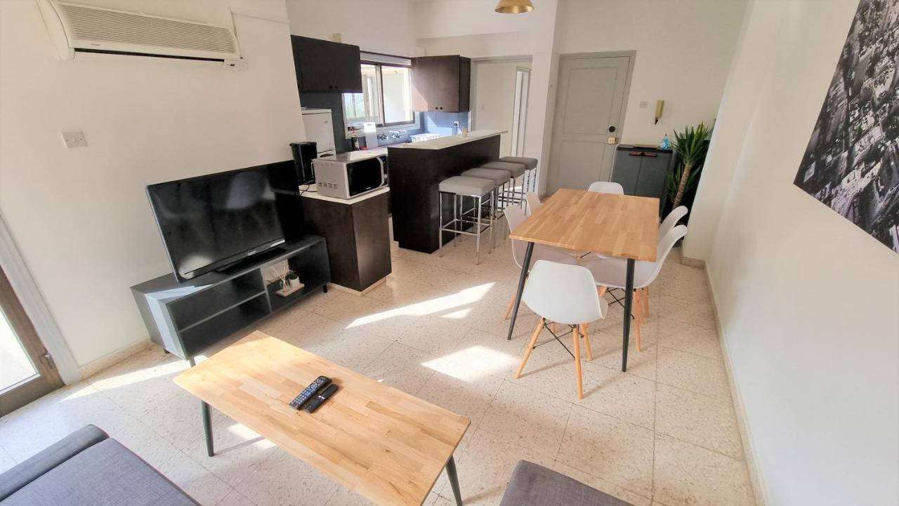 Cozy Beach Apt / 100 Mbit+ Netflix / Near Airport Larnaka Exterior foto
