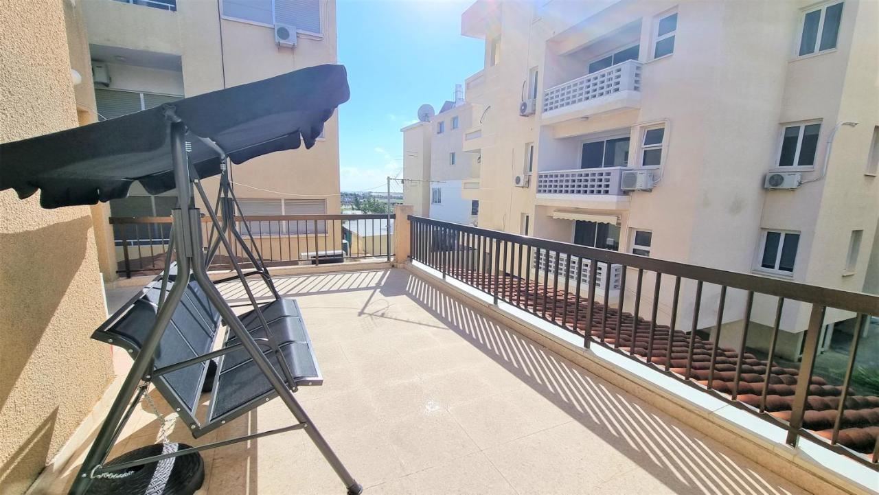 Cozy Beach Apt / 100 Mbit+ Netflix / Near Airport Larnaka Exterior foto